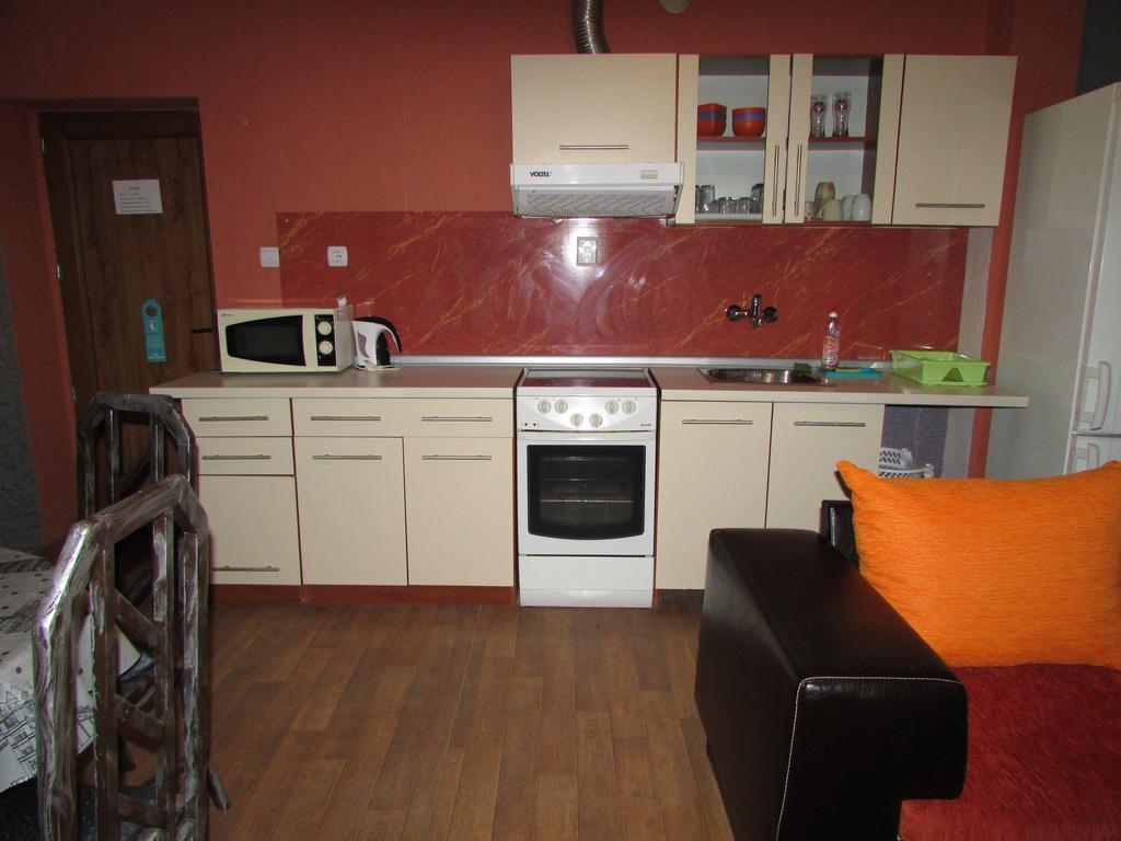 Morska Zvezda Guest House Pomorie Habitación foto